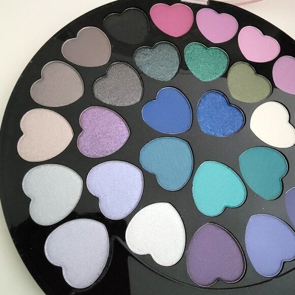 28 Essence Counting Hearts Eyeshadow Palette Love You Berry Much - Picture 4 of 12